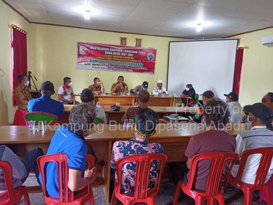Pemerintah Kampung Bumi Dipasena Abadi serahkan BLT DD bulan Juli dan Agustus 2021