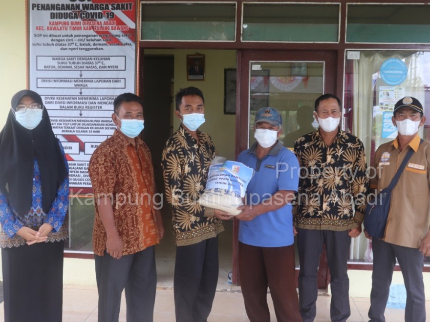 Pemerintah Kampung Bumi Dipasena Abadi Bagikan Bantuan Beras PPKM Non PKH kepada 54 KPM