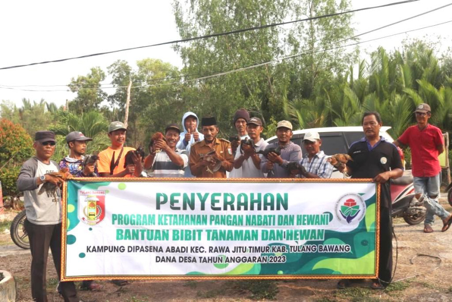 Realisasikan Ketahanan Pangan, Gusdur Bagikan Ratusan Bibit Ayam Kampung ke Masyarakat