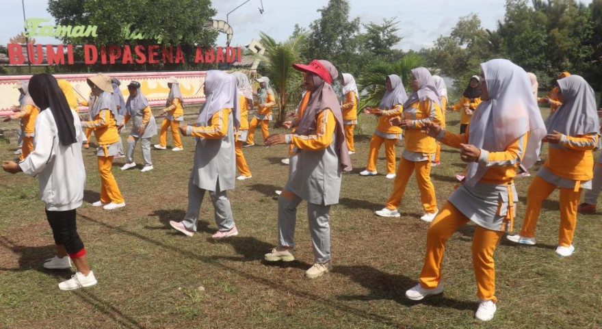 Meriahkan HUT Tulang Bawang ke-27, ISTANA Melaksanakan Senam Bersama